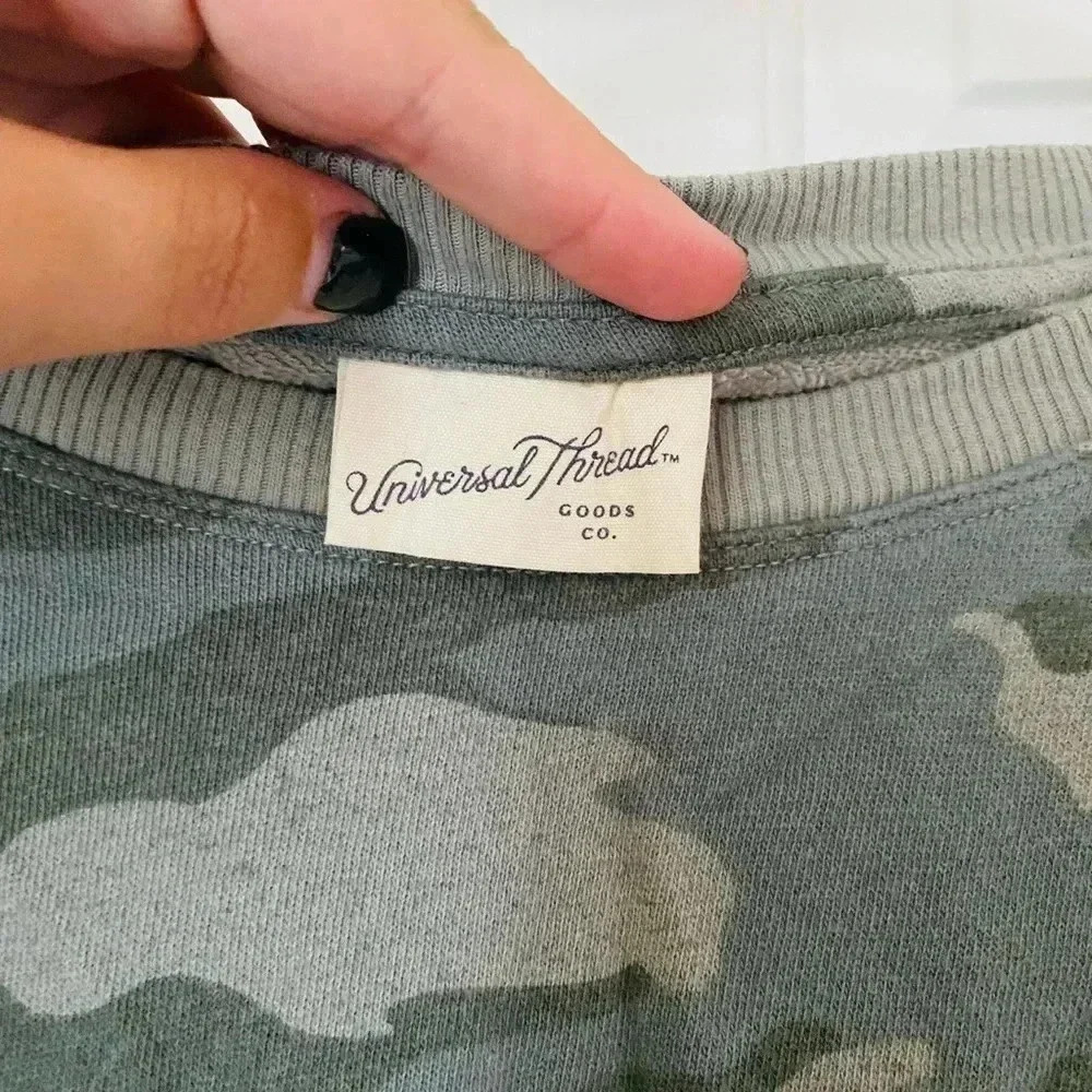 ✅Camo Crew Neck NWOT 🌟 - Picture 4 of 4